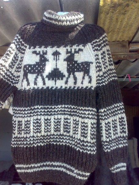 свитер с оленями схема вязания. связать свитер мужской спицами